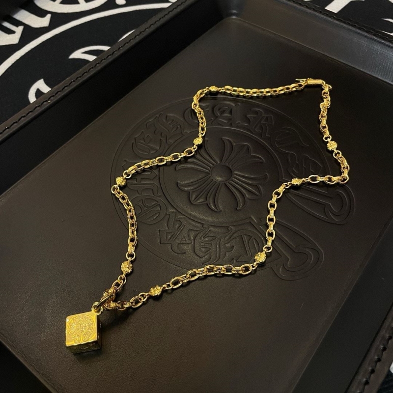 Ch*0me He**ts necklaces